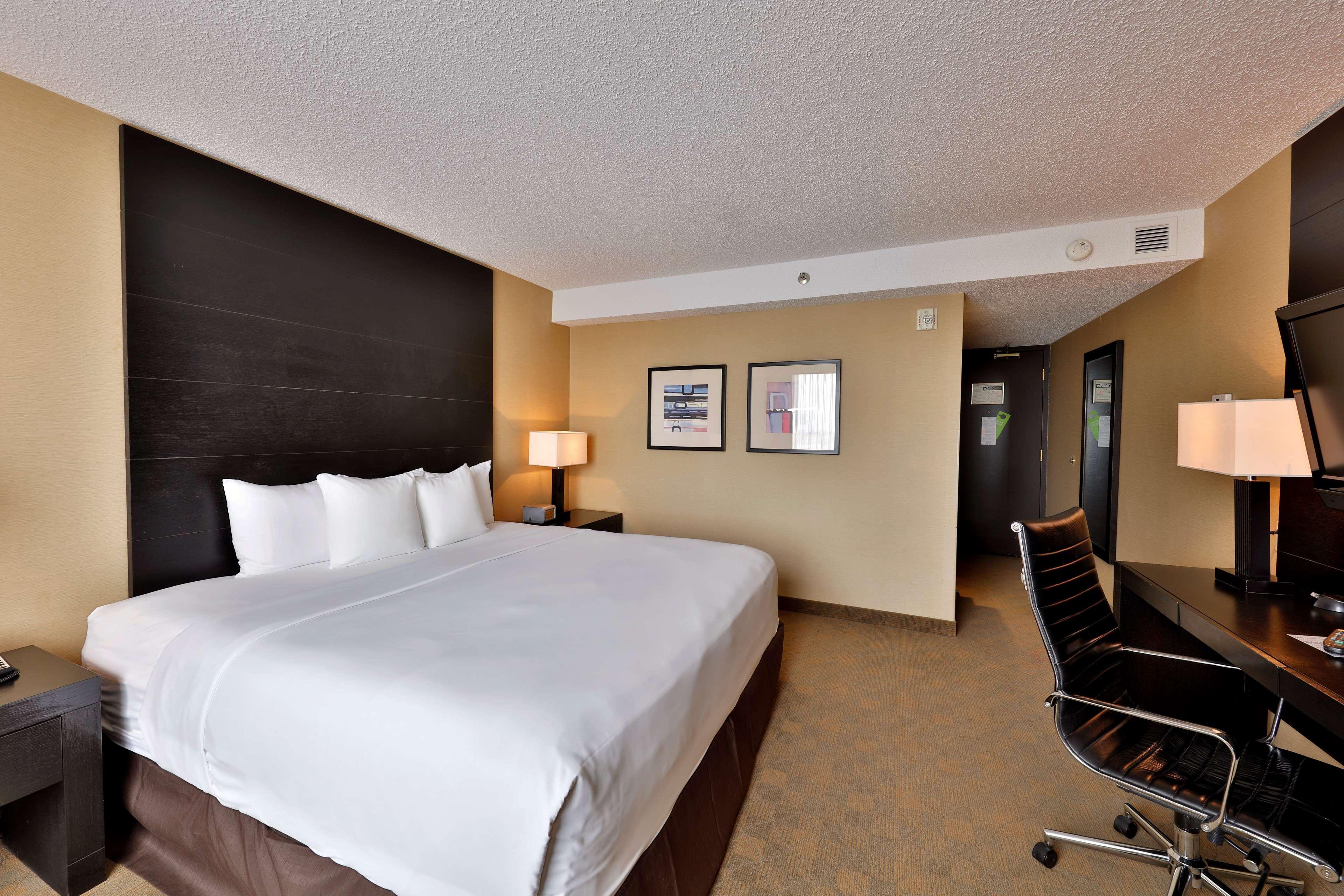 Hotel & Convention Center