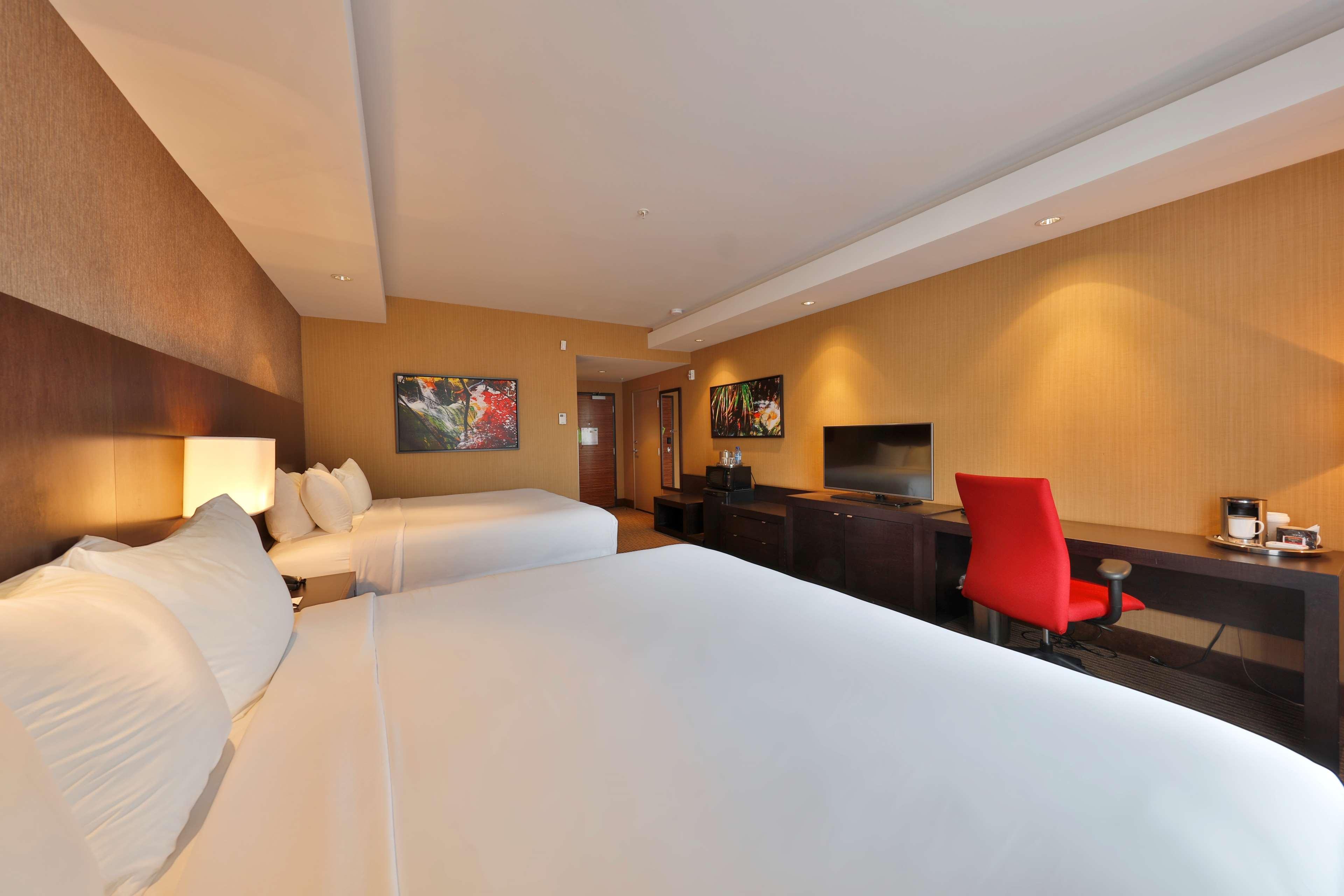 & Convention Center 3* Edmonton