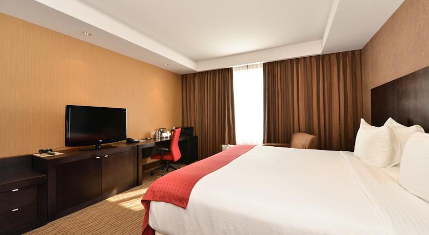 Hotel & Convention Center