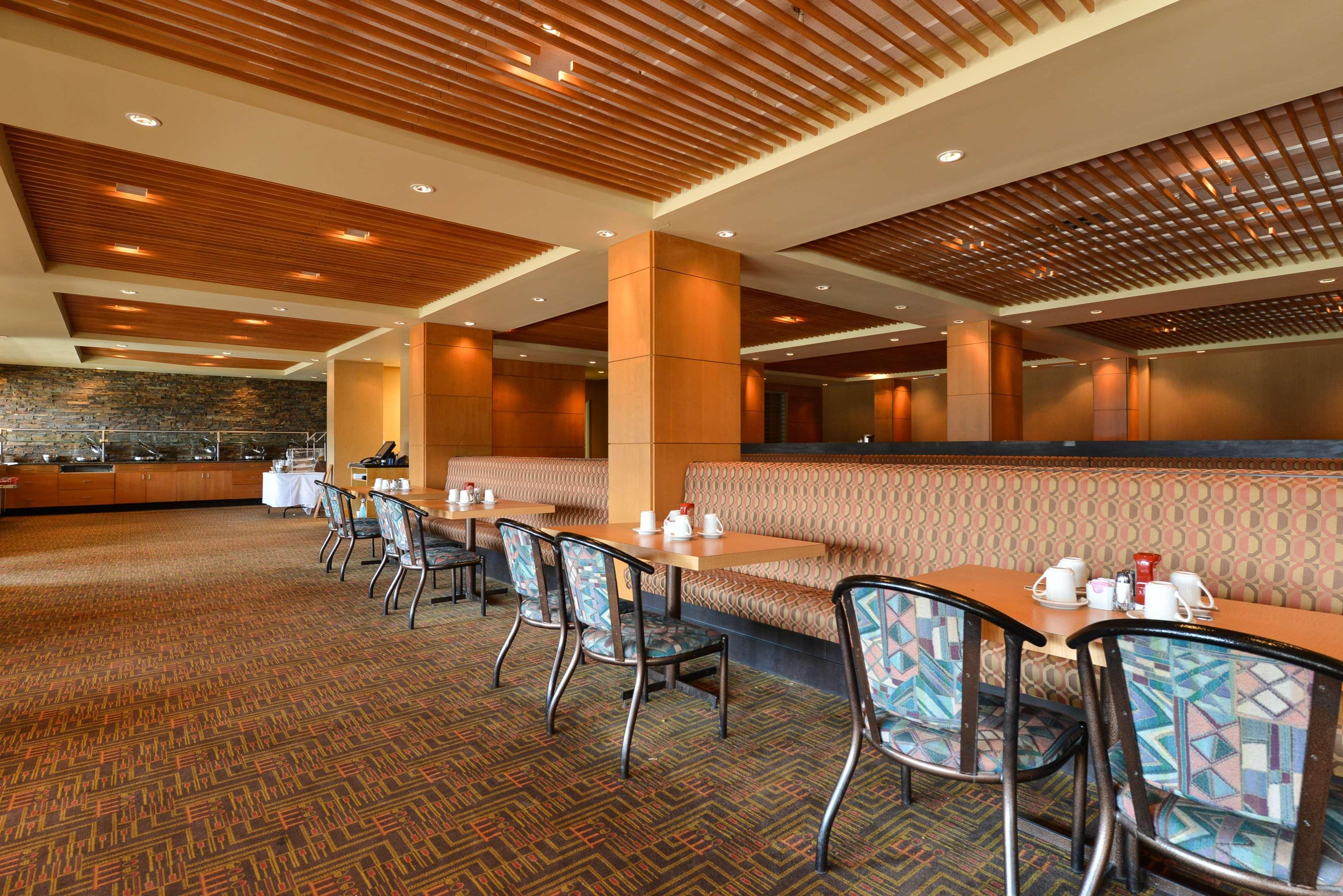 & Convention Center Hotel Edmonton