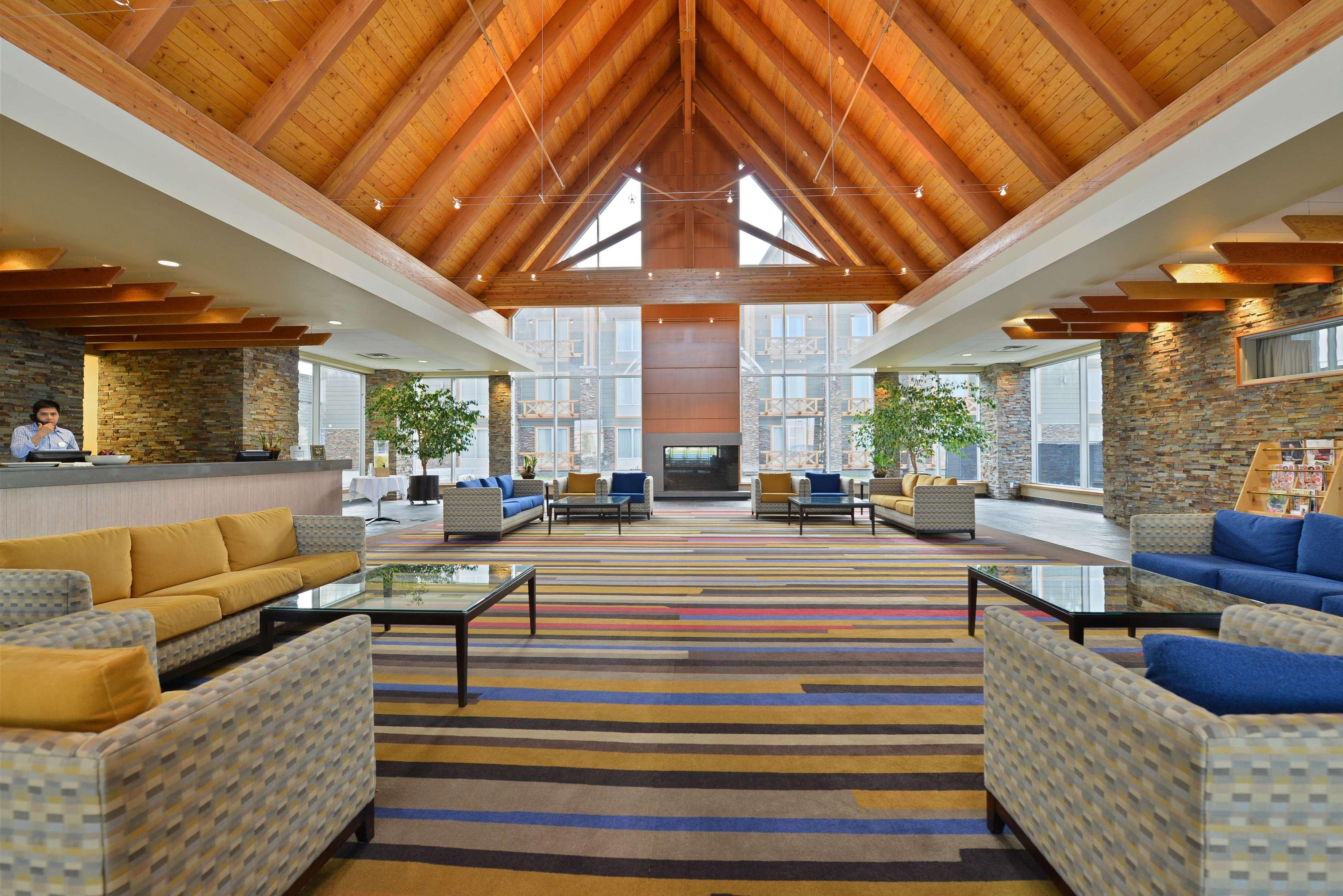 Hotel & Convention Center 3*
