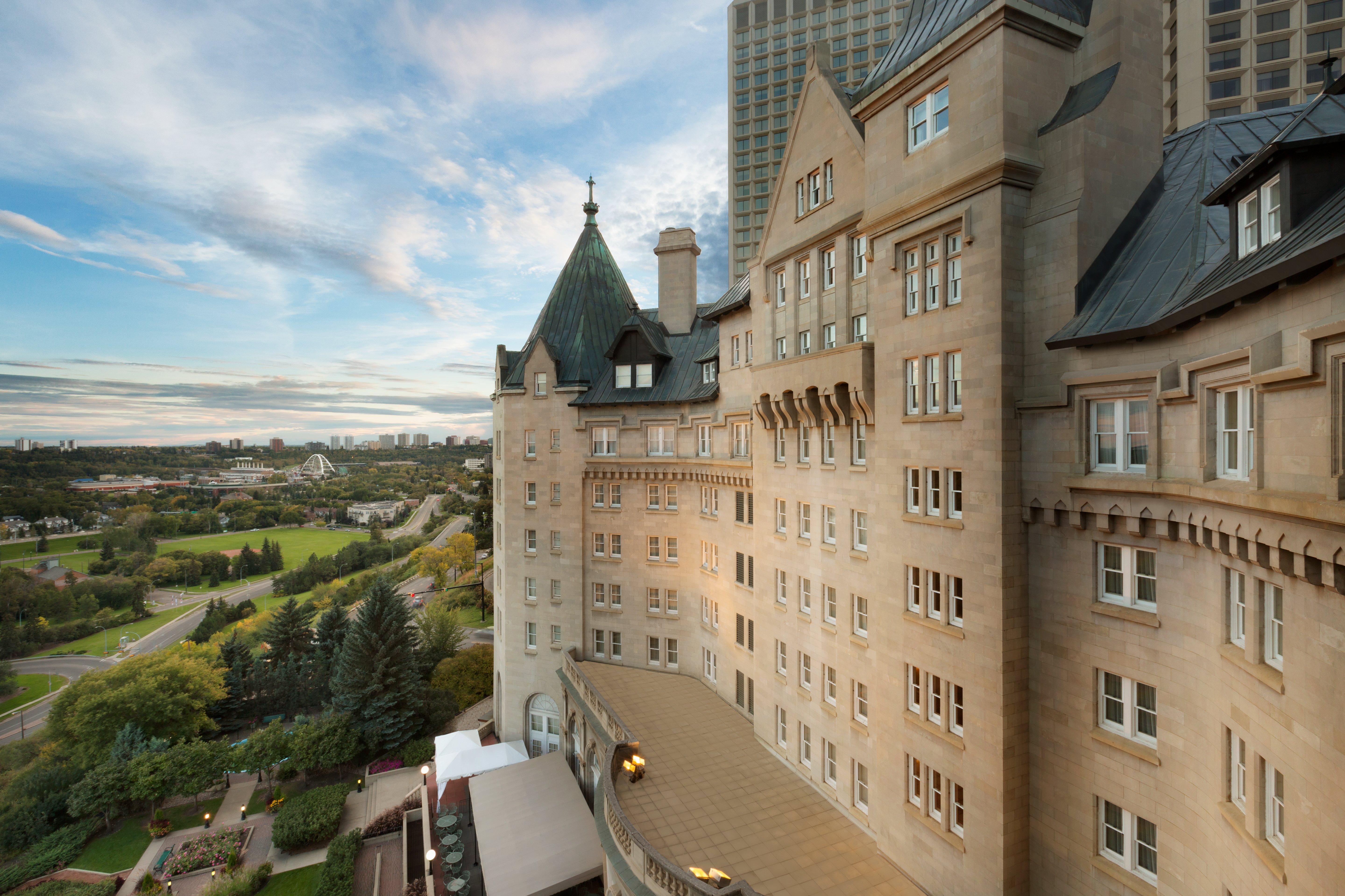 Fairmont Macdonald Hotel 4*
