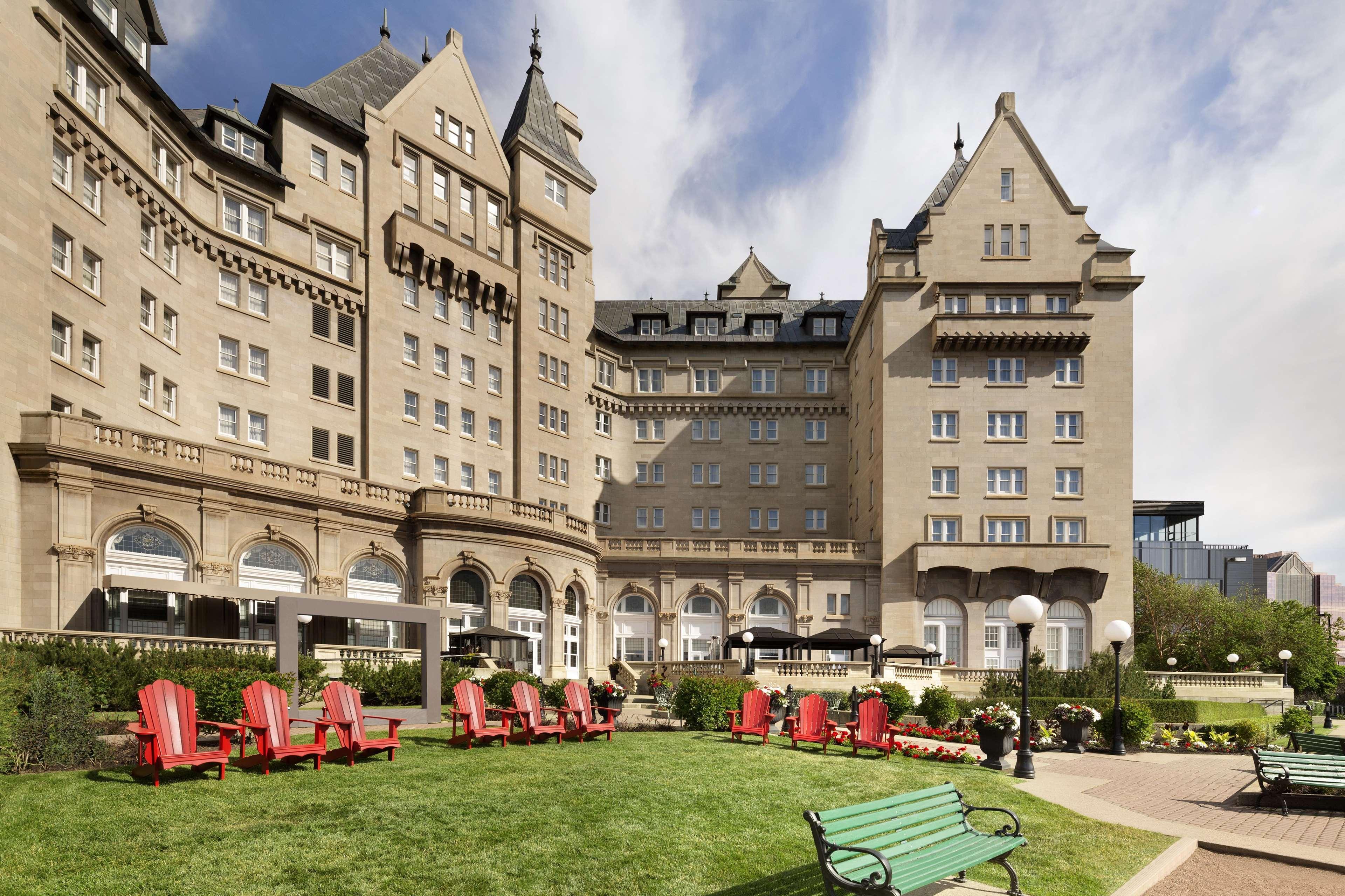 Fairmont Macdonald Hotel 4*