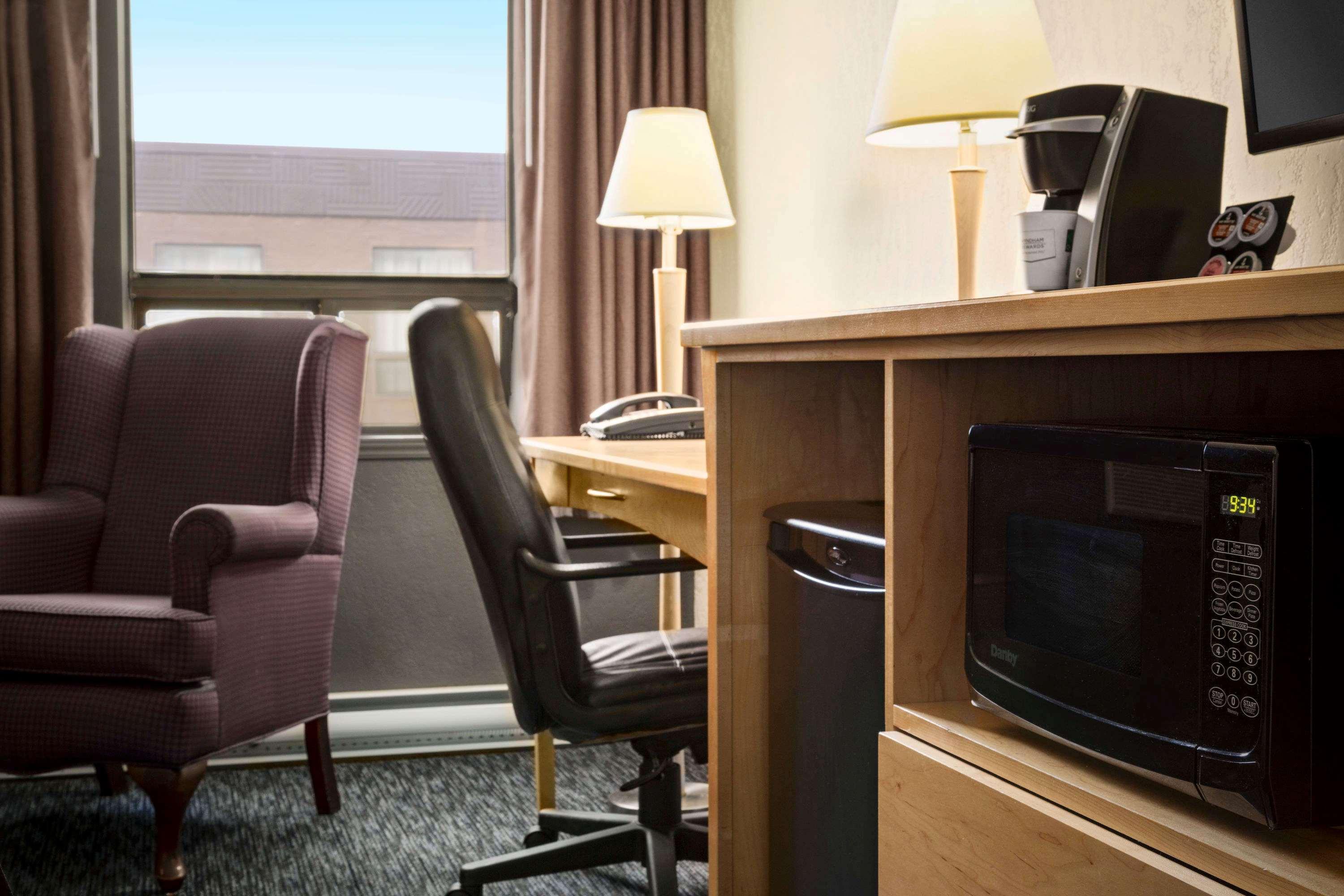 Travelodge By Wyndham West Edmonton