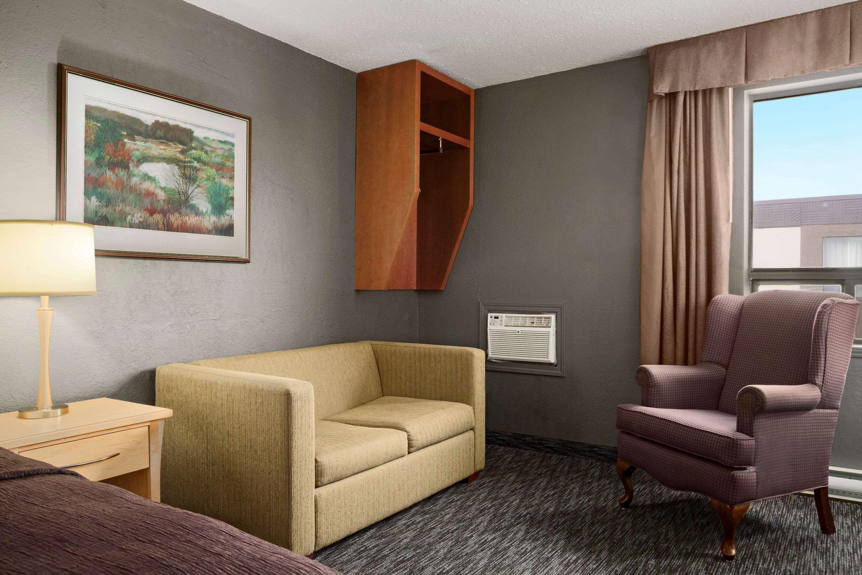 Travelodge By Wyndham West Edmonton