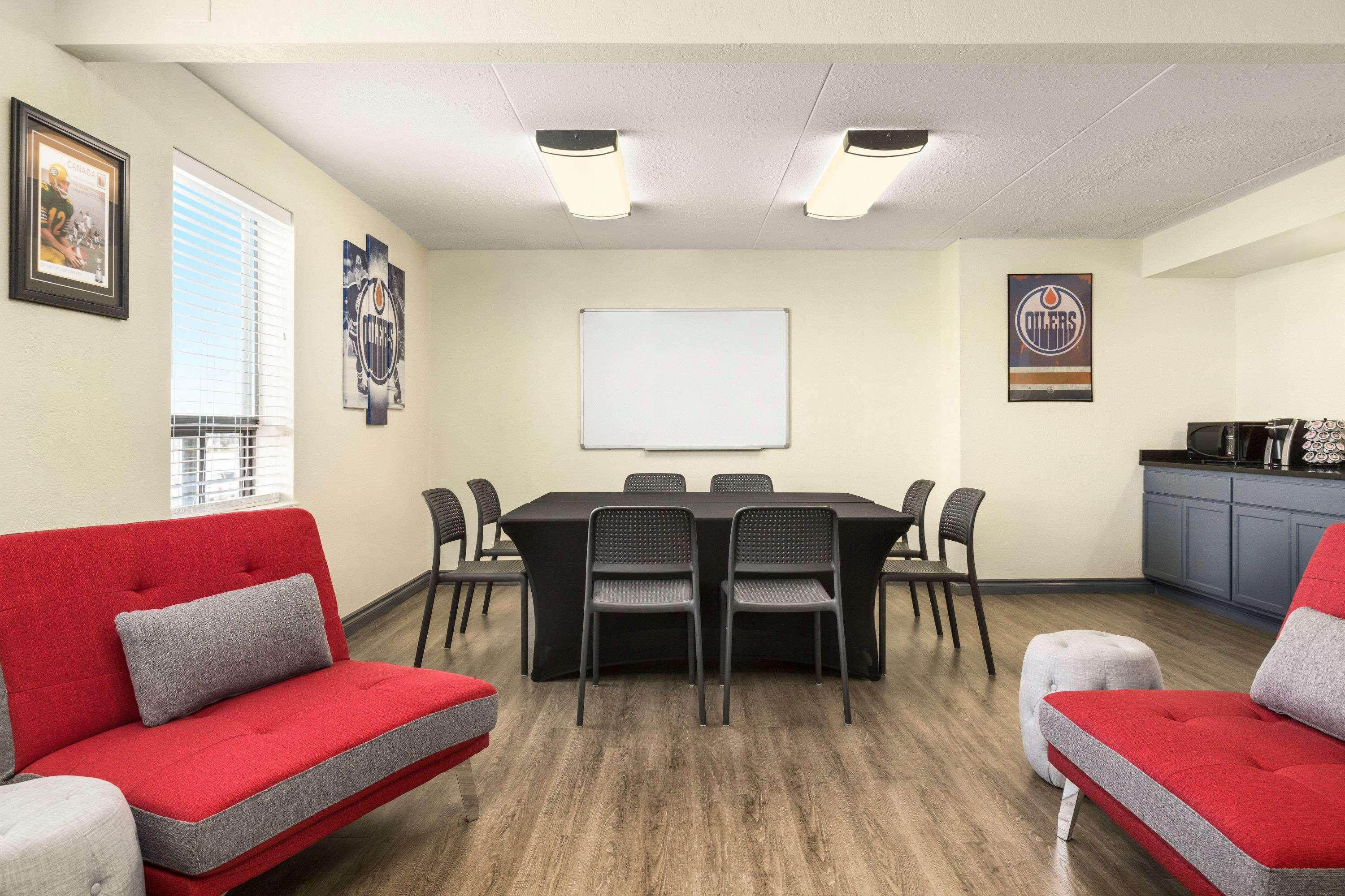 Hotel Travelodge By Wyndham West Edmonton
