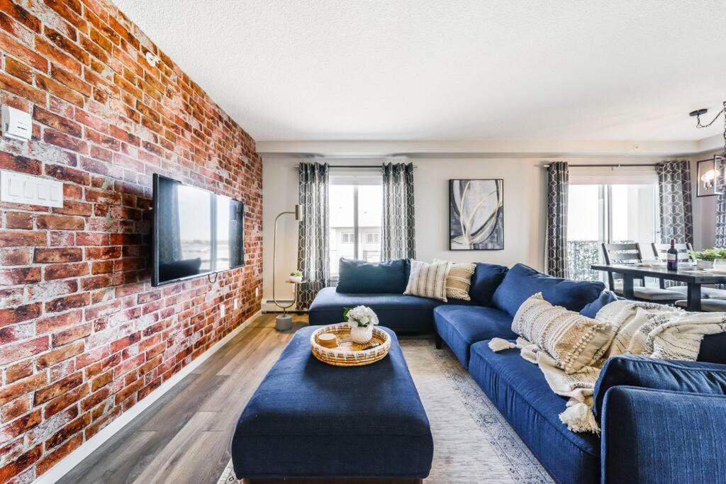 Apartment Bright Luxe Condo, Ac, Floor, King Bed, Balcony! Edmonton