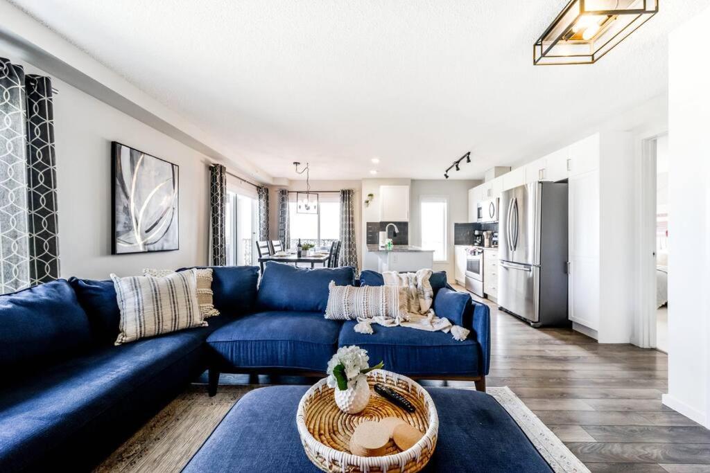 Bright Luxe Condo, Ac, Floor, King Bed, Balcony! Edmonton