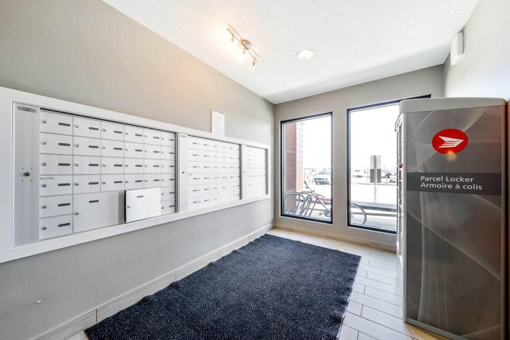 Bright Luxe Condo, Ac, Floor, King Bed, Balcony! Edmonton