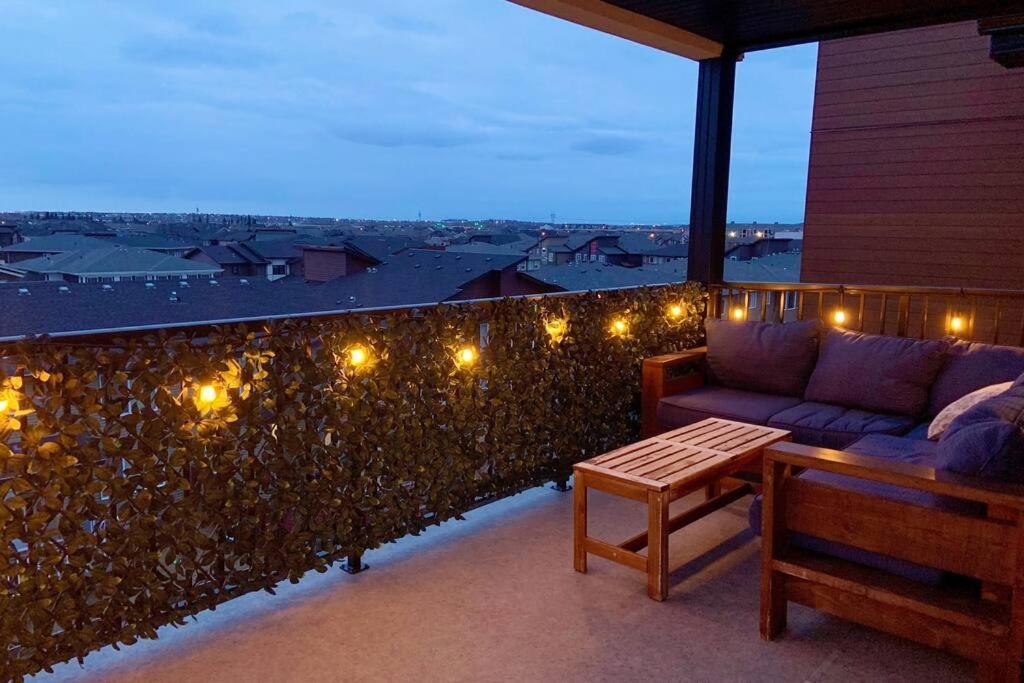 Bright Luxe Condo, Ac, Floor, King Bed, Balcony! Apartment
