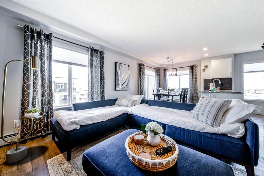 Bright Luxe Condo, Ac, Floor, King Bed, Balcony! Apartment