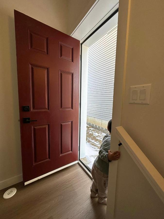 New, Fresh, And Quiet Private In Basement Suite, 10mins Away From Int'l Airport Edmonton