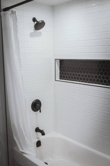Nyc Loft Inspired •12 Mins To Wem •vintage Arcade Holiday home *
