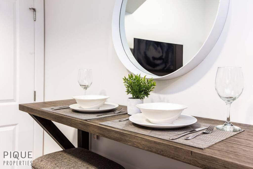 Apartment *new* Modern King Bed! Netflix! Sleeps 4! Edmonton