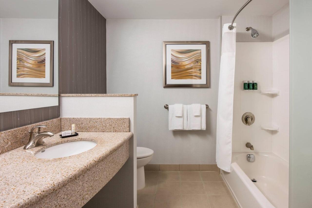 Hotel Courtyard By Marriott West 3*
