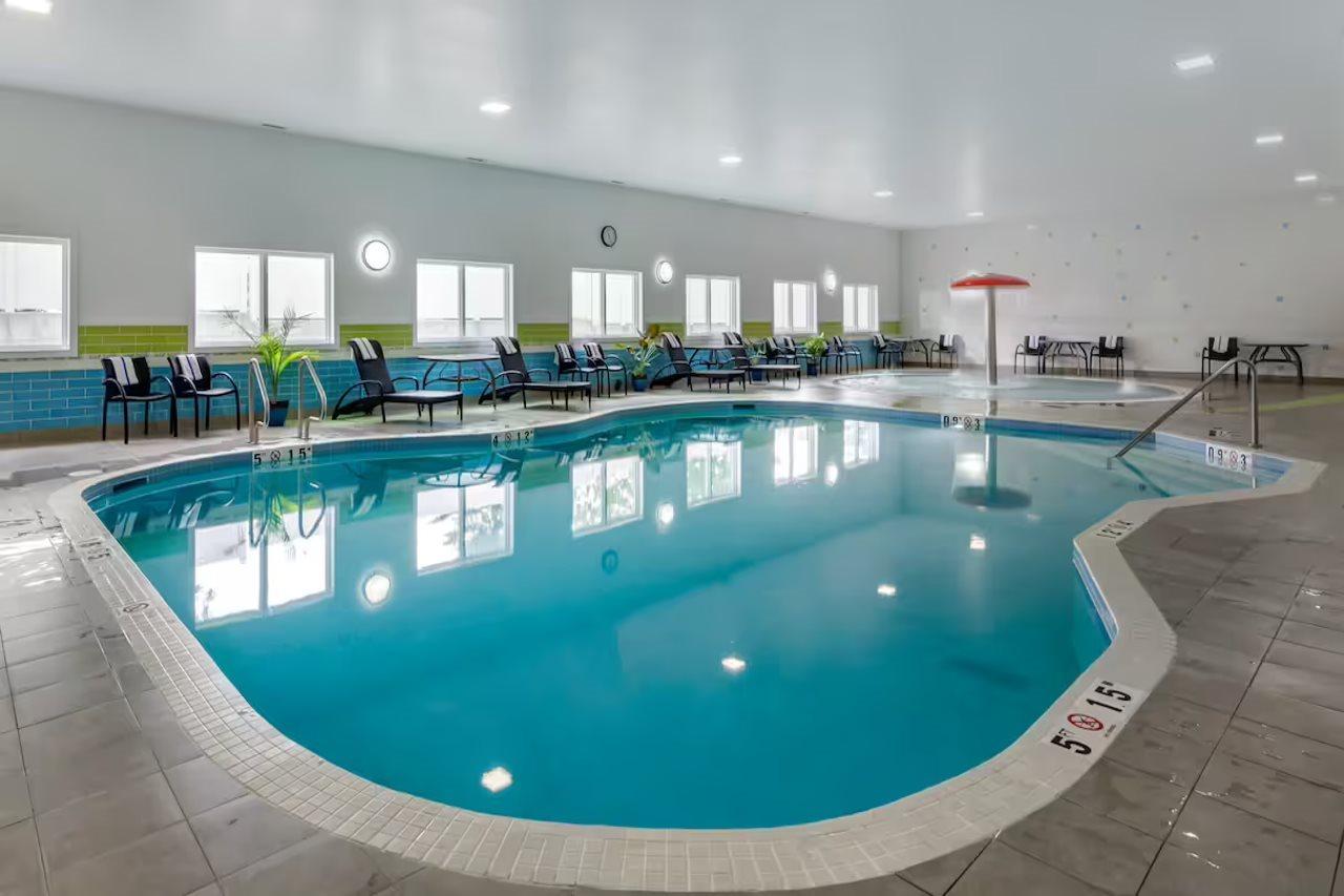 Hampton & Edmonton/west 3*