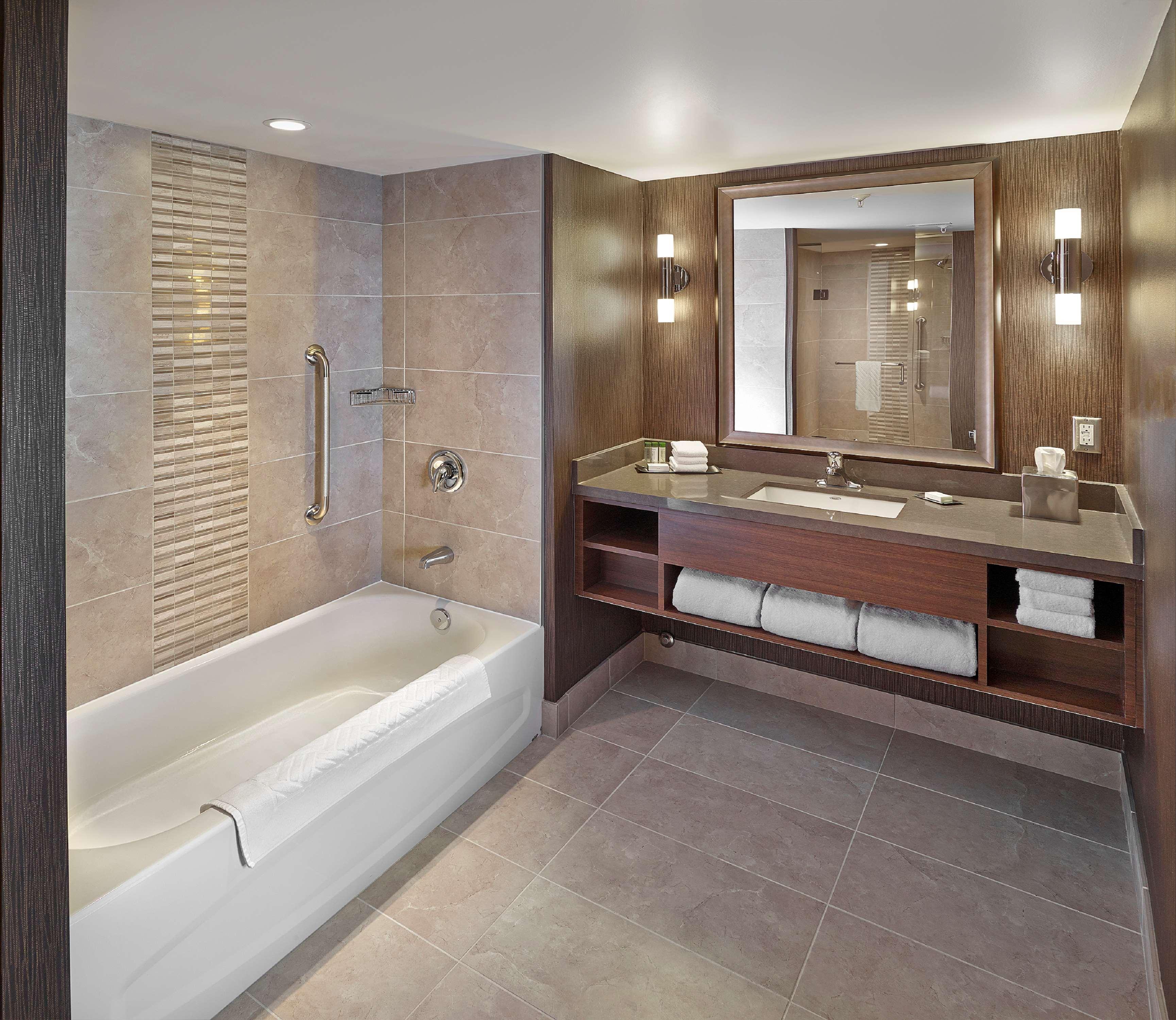 Doubletree By Hilton West 4*