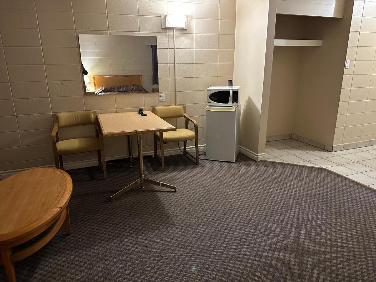 Rundle And Suites Hotel 2*
