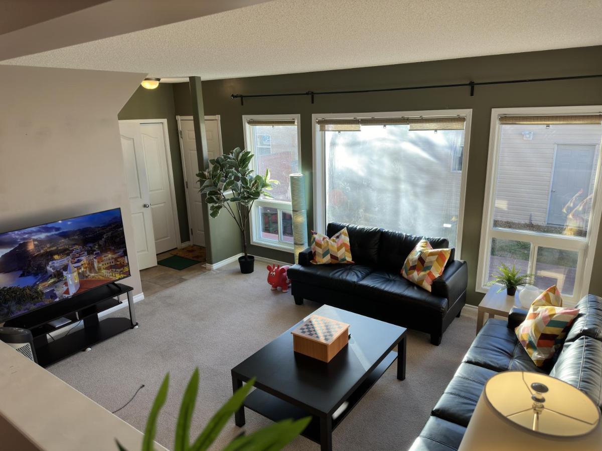 Spacious & Private Retreat Near West Mall *