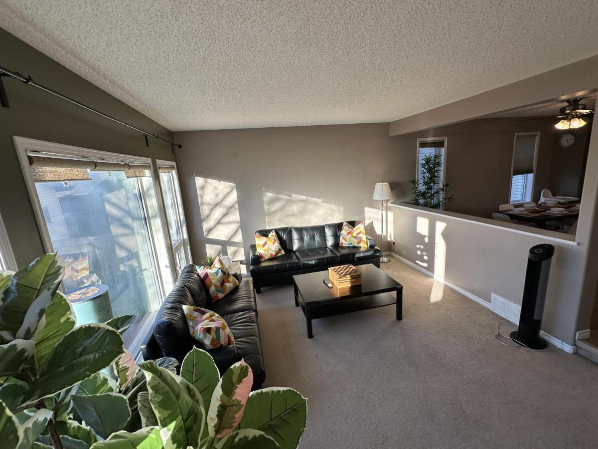 Spacious & Private Retreat Near West Mall Holiday home Edmonton