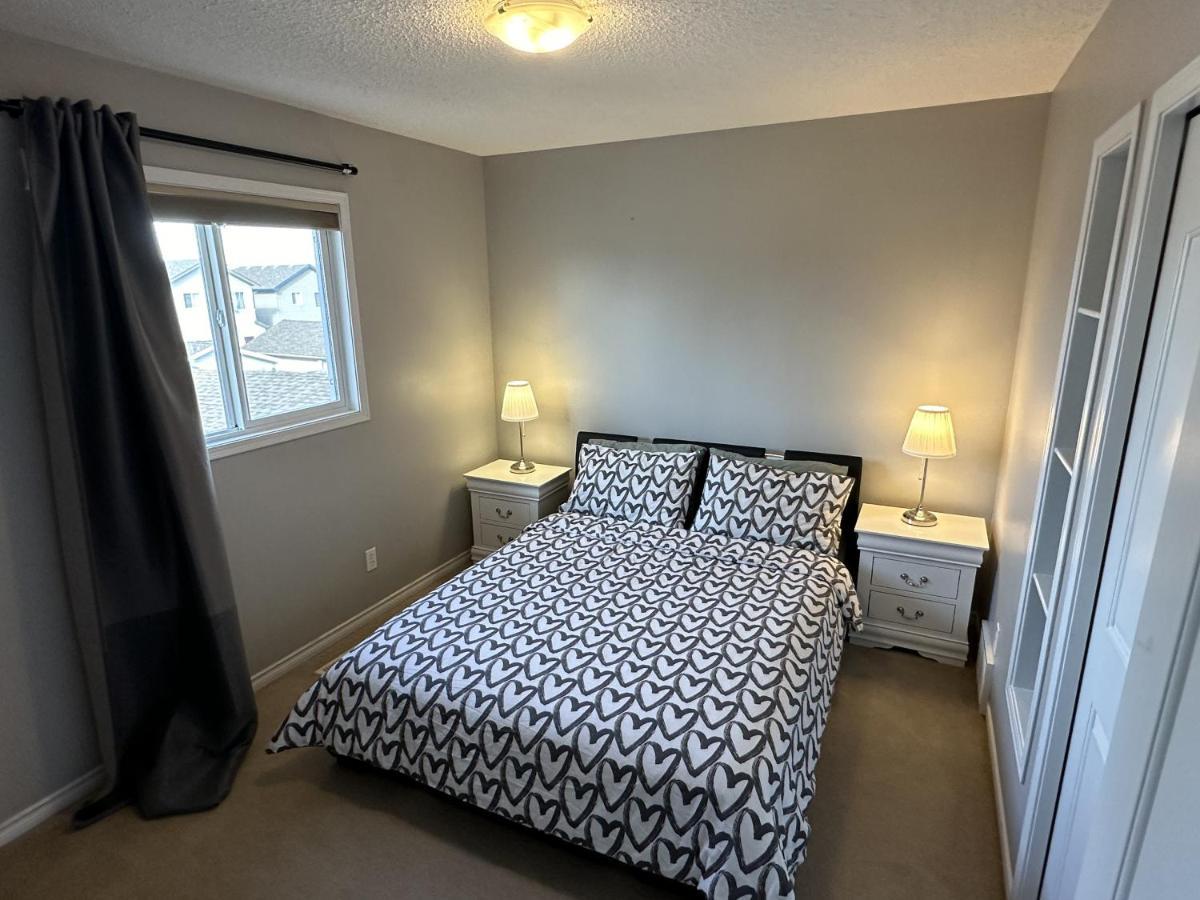 Spacious & Private Retreat Near West Mall *
