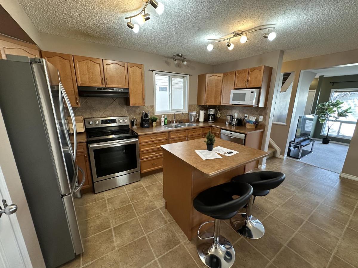 Spacious & Private Retreat Near West Mall