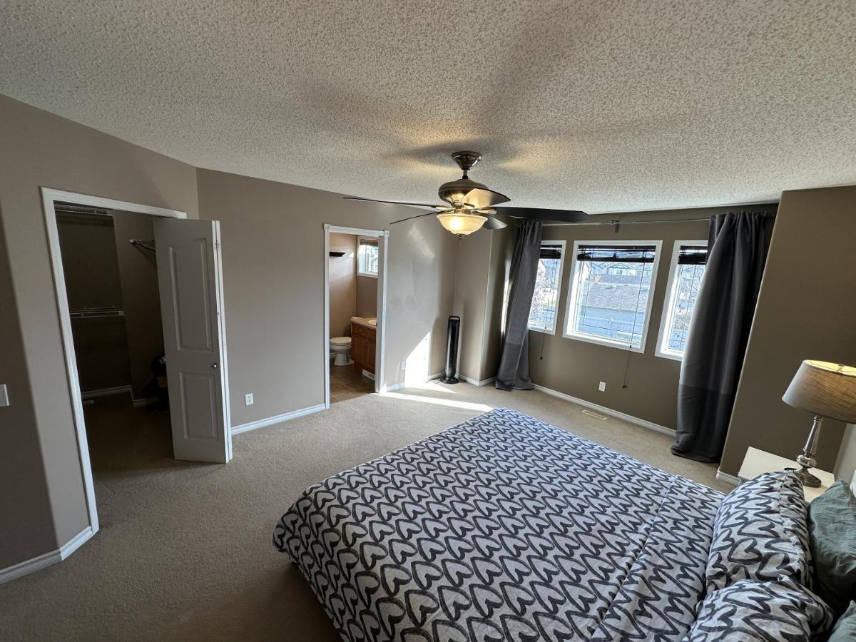 Spacious & Private Retreat Near West Mall * Edmonton