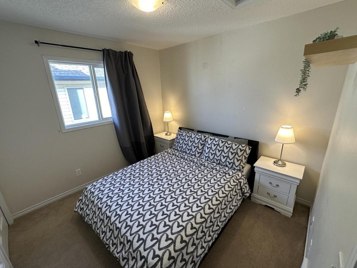 Spacious & Private Retreat Near West Mall *