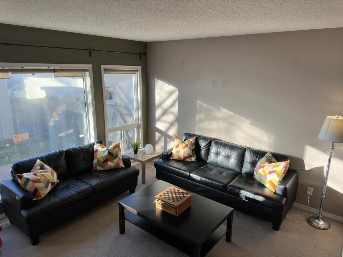 Spacious & Private Retreat Near West Mall *