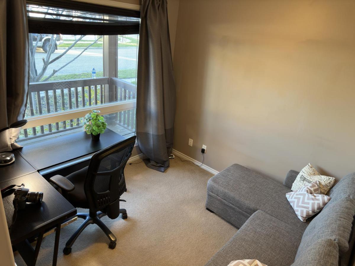 Spacious & Private Retreat Near West Mall Holiday home Edmonton