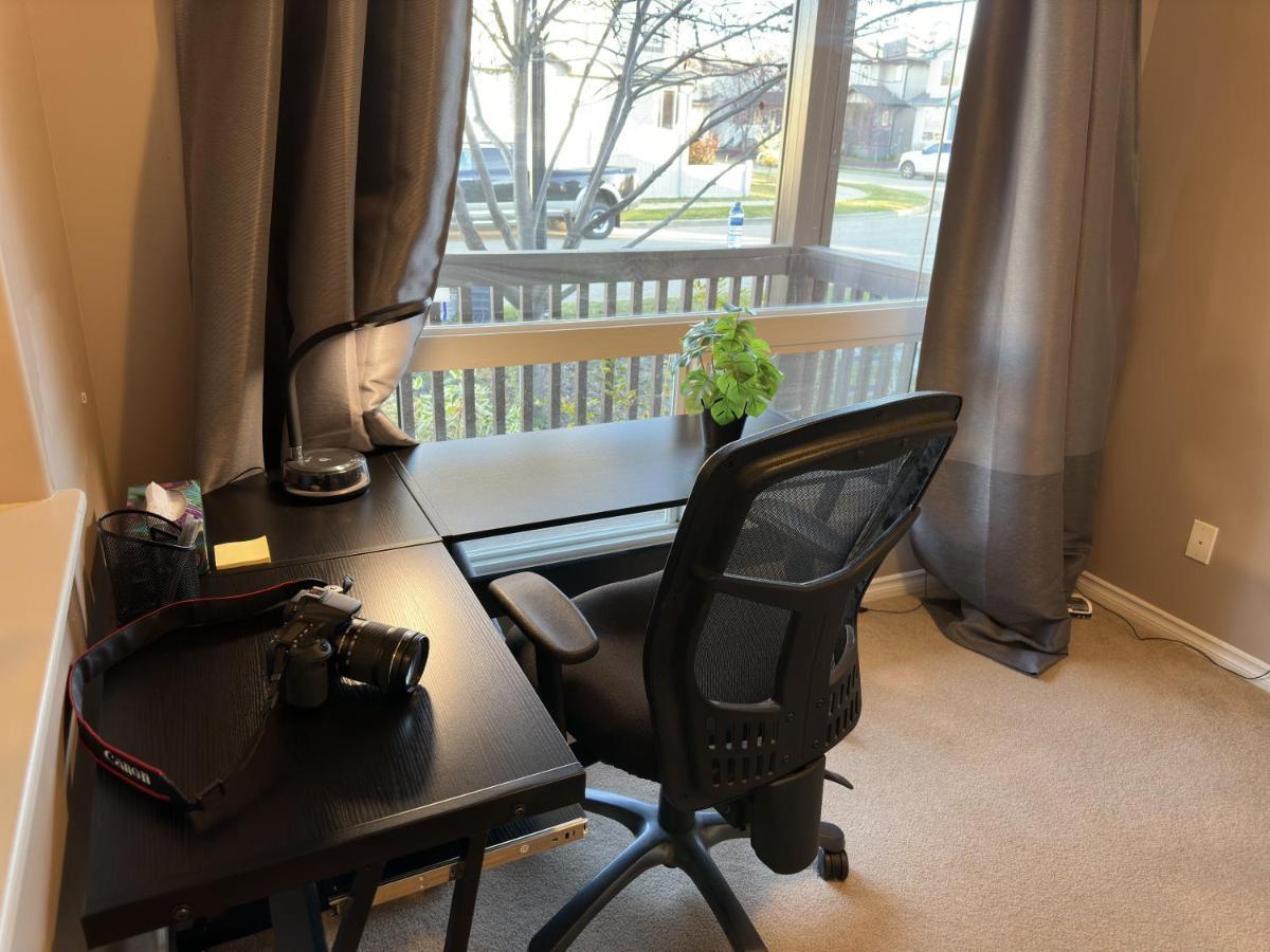 Spacious & Private Retreat Near West Mall Holiday home *