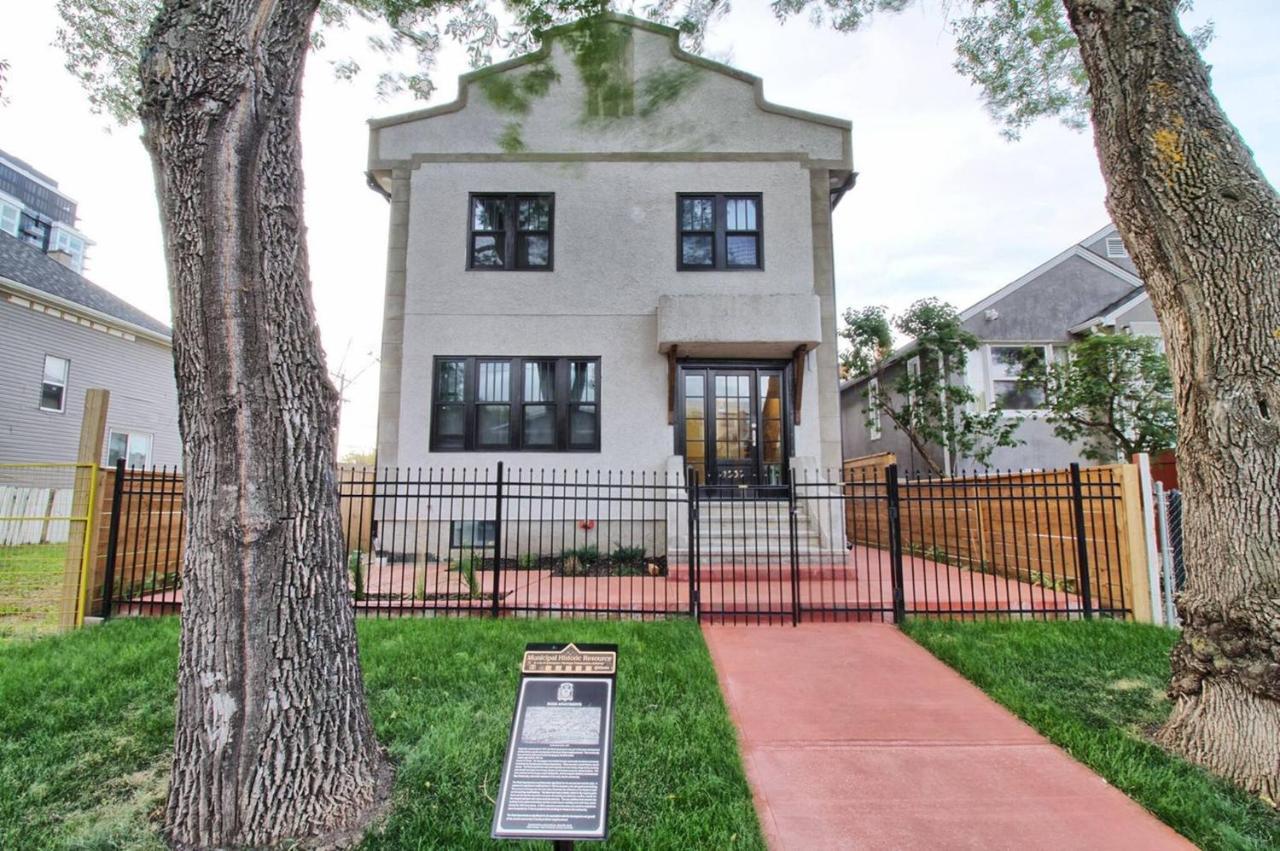 Historical Building 1br 1ba Walk To Rogers Place Edmonton