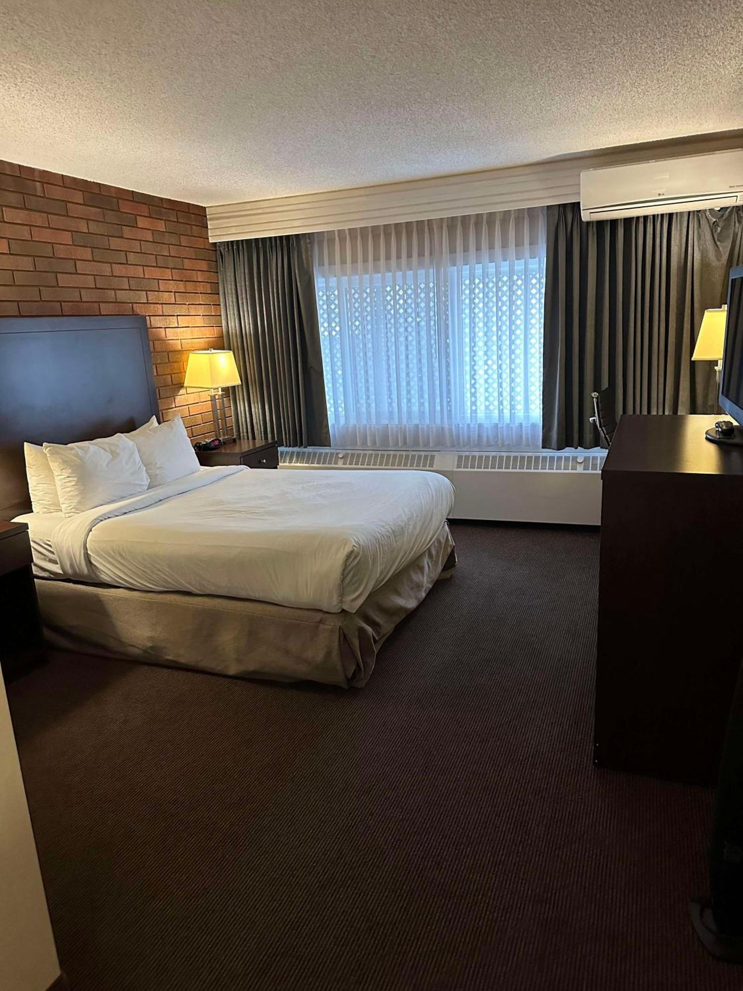 Western Cedar Park 3* Edmonton