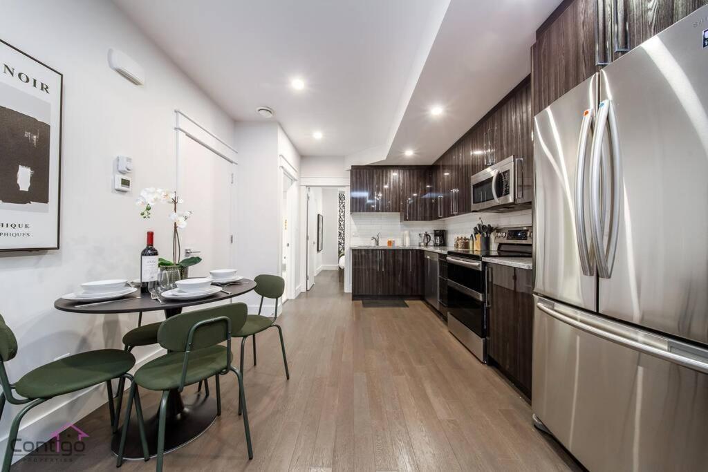La Maison, Near University & Dt, 2br Bsmt Suite, King Bed! Apartment *