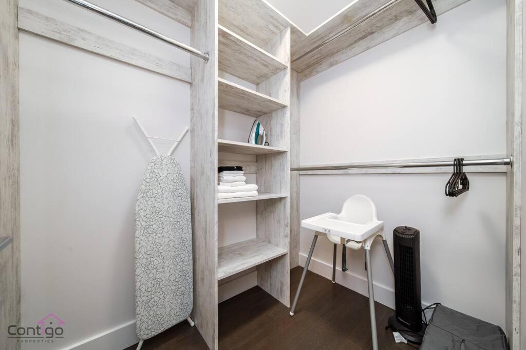 La Maison, Near University & Dt, 2br Bsmt Suite, King Bed! Apartment Edmonton