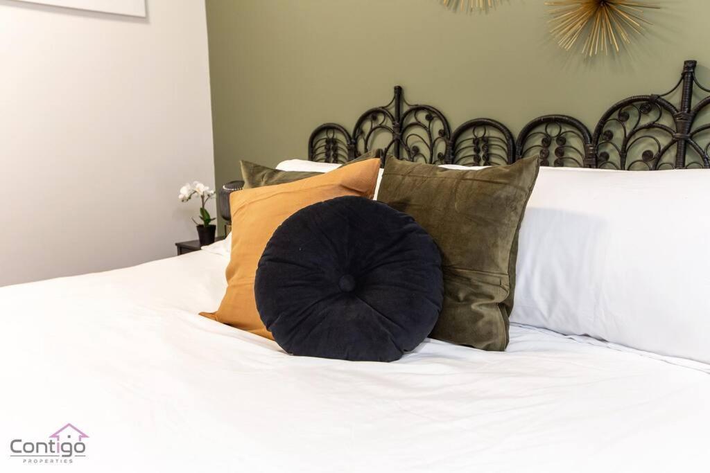 La Maison, Near University & Dt, 2br Bsmt Suite, King Bed!
