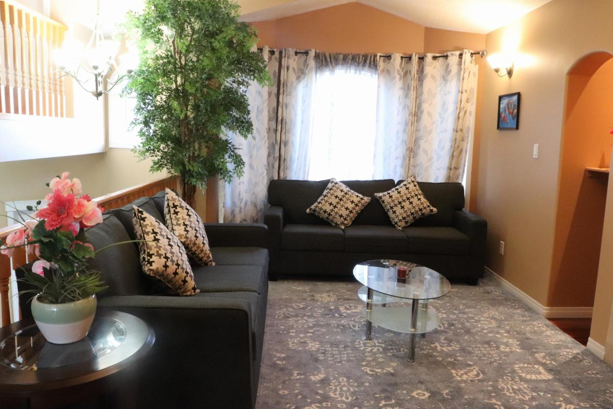 We 4 You 3bed 6 Sleep Ac Free Garage Parking Edmonton