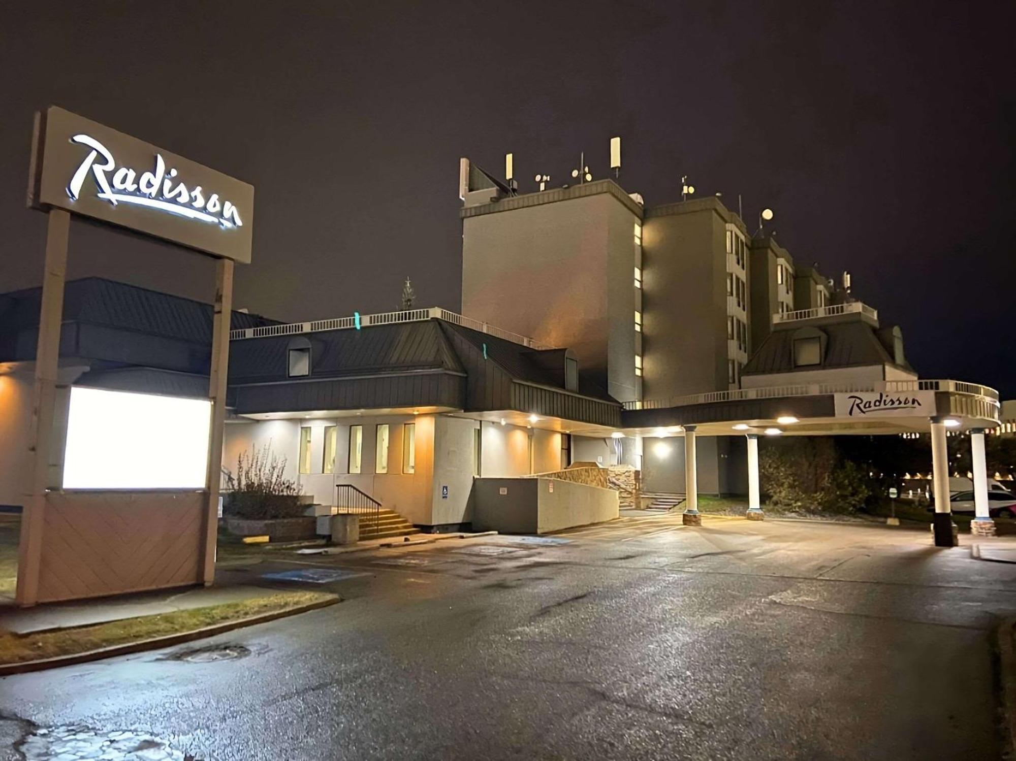 Radisson & Conference Centre 3*