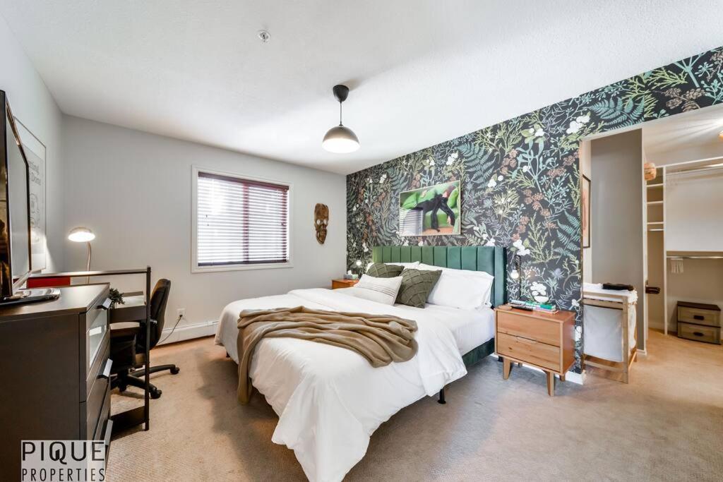 Apartment The Breakfast Club - King Bed & Ac - Patio - Ug Park Edmonton