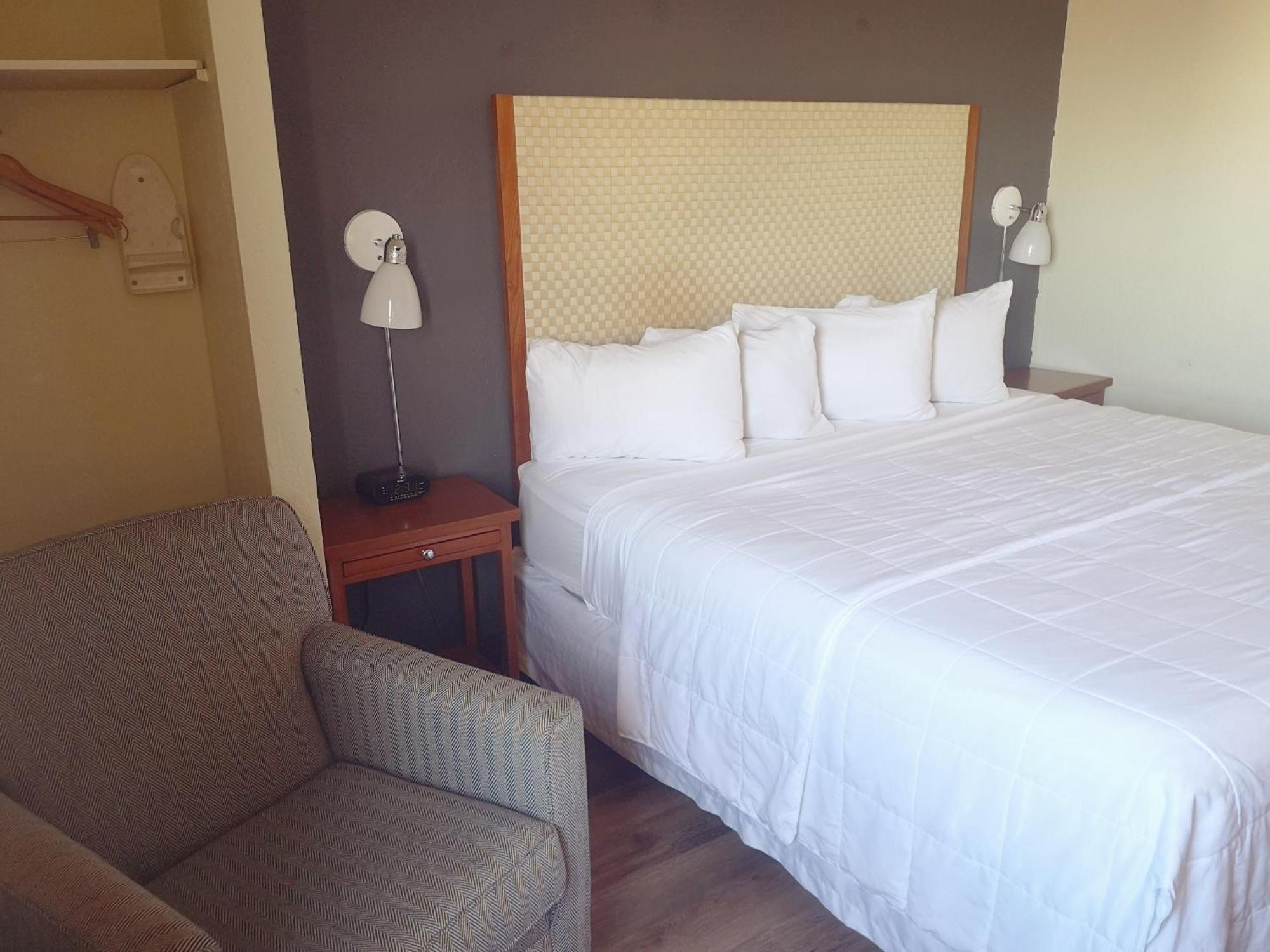 Travelodge By Wyndham West 2* Edmonton