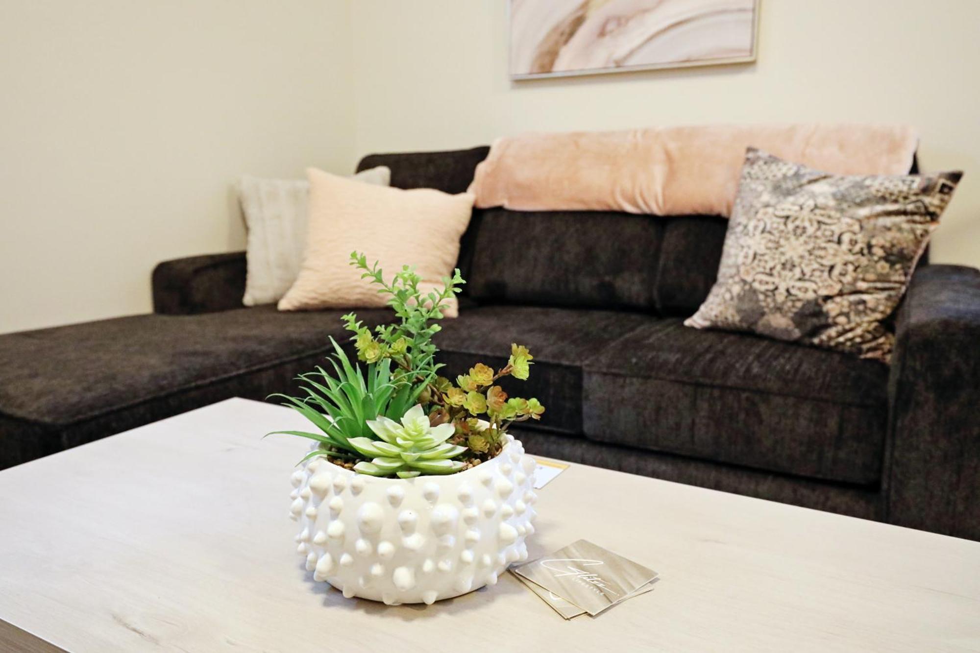 Downtown 5 Bedroom,rogers,commonwealth,nait Holiday home