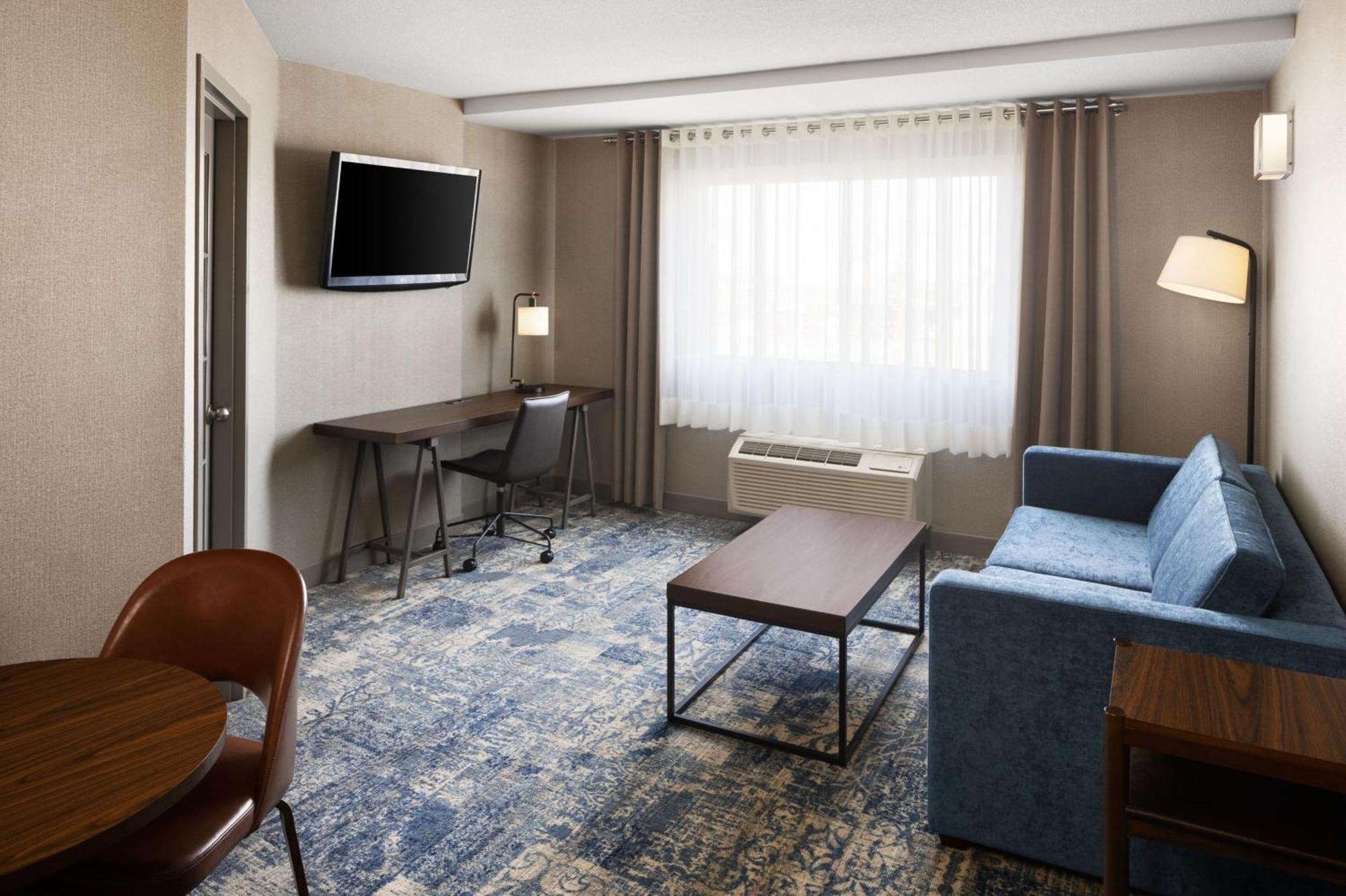 Four Points By Sheraton South Hotel 3*