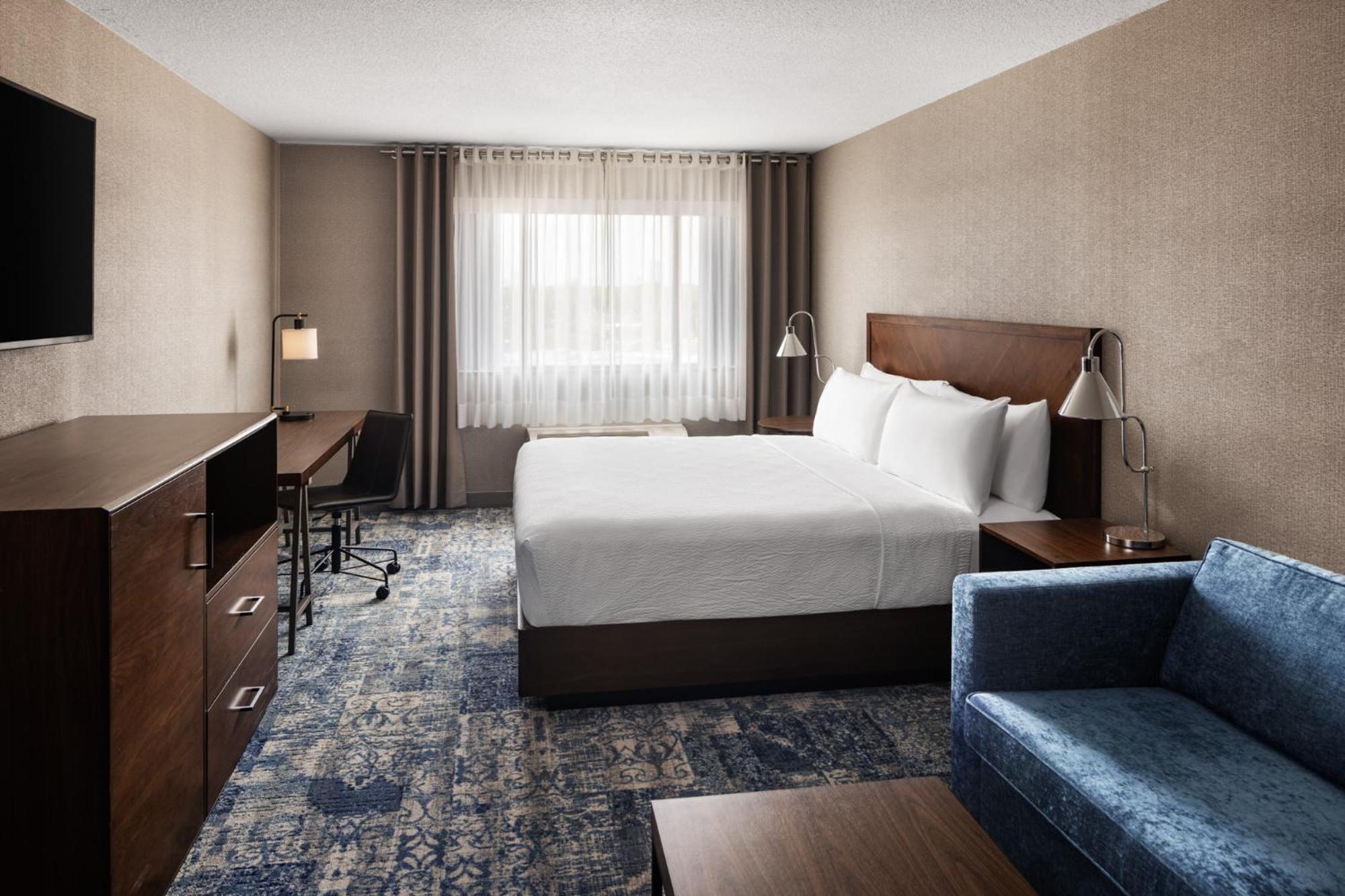 Four Points By Sheraton South Hotel 3*
