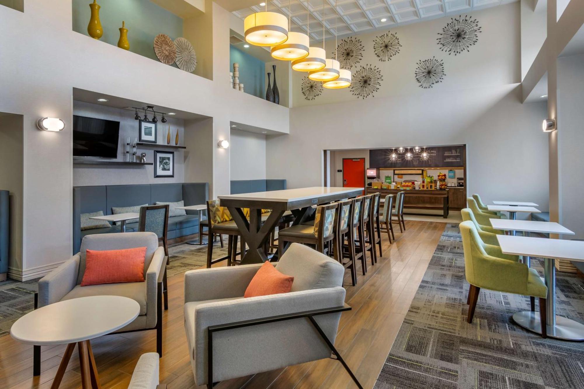 Hotel Hampton & Edmonton/west 3*