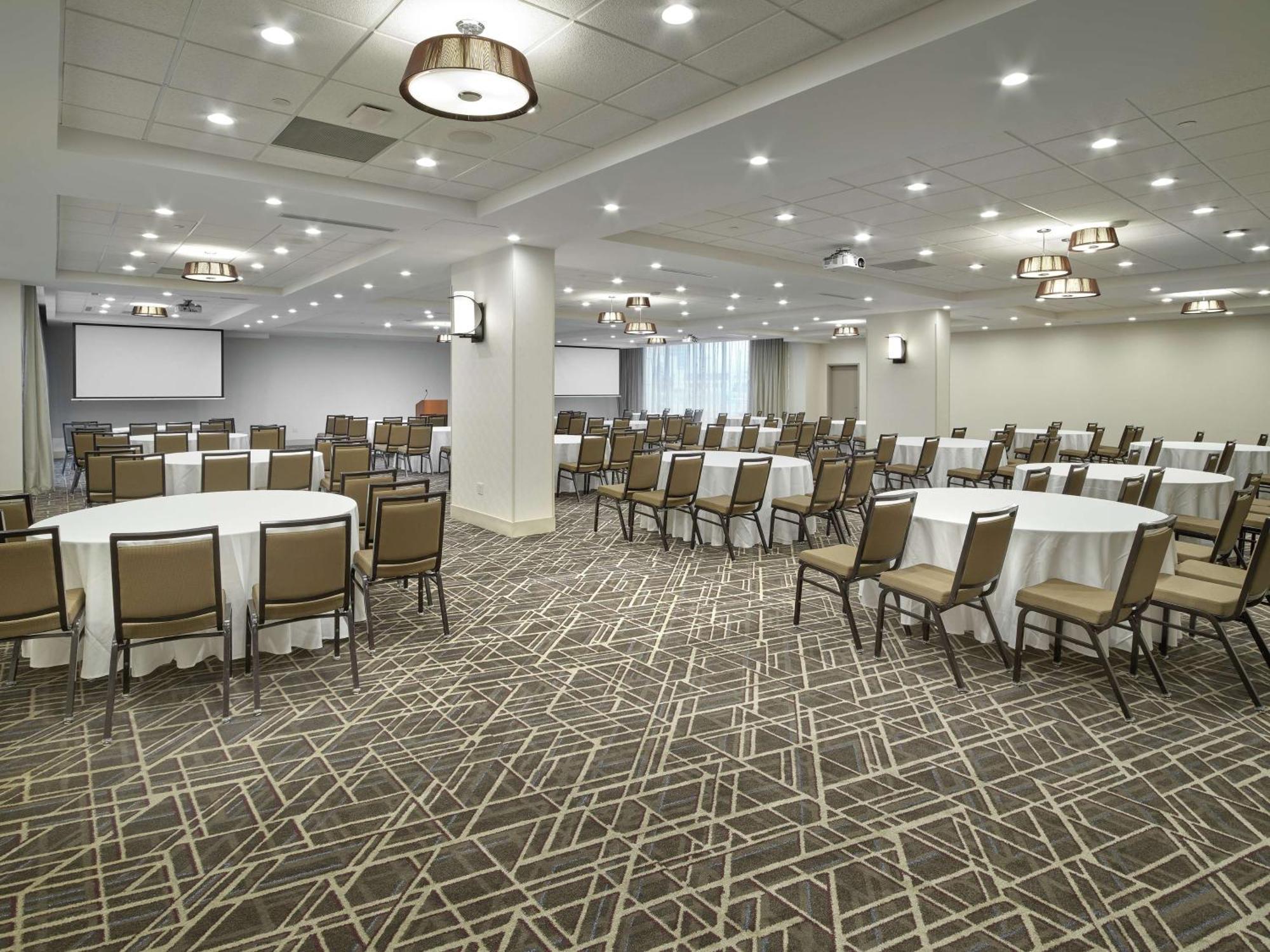Hotel Doubletree By Hilton Downtown 4*