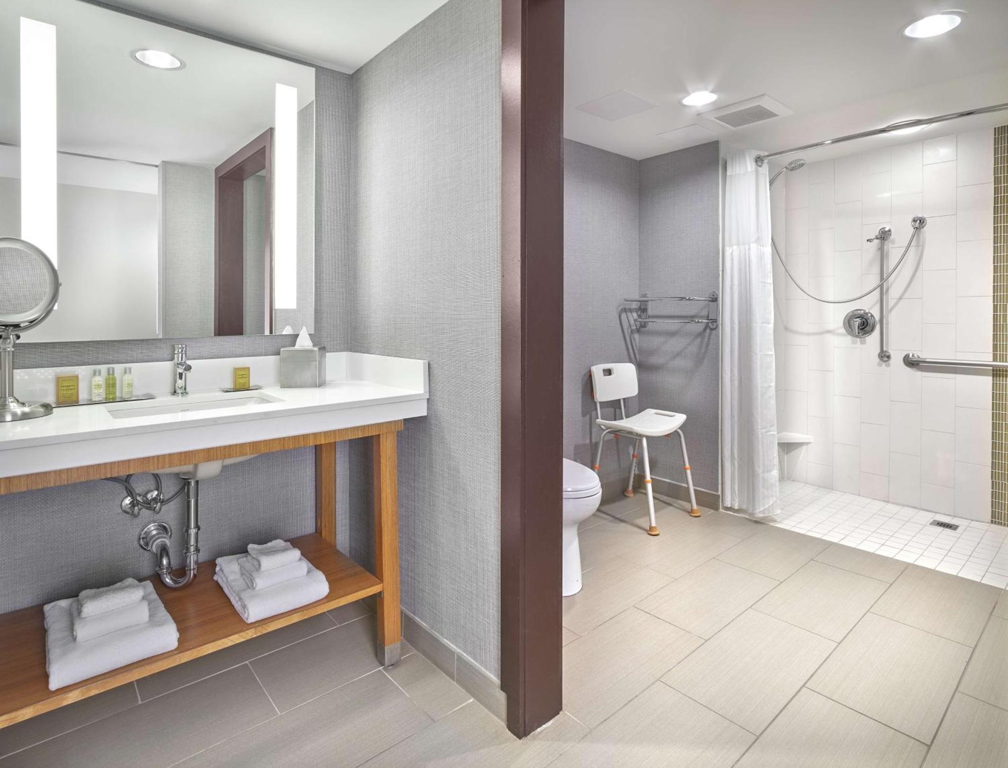 Hotel Doubletree By Hilton Downtown 4*