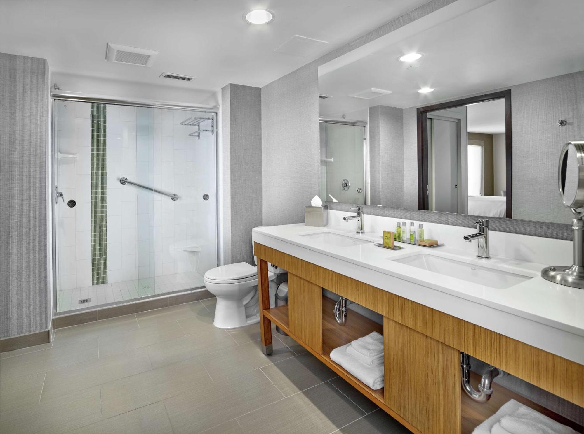 Doubletree By Hilton Downtown Edmonton