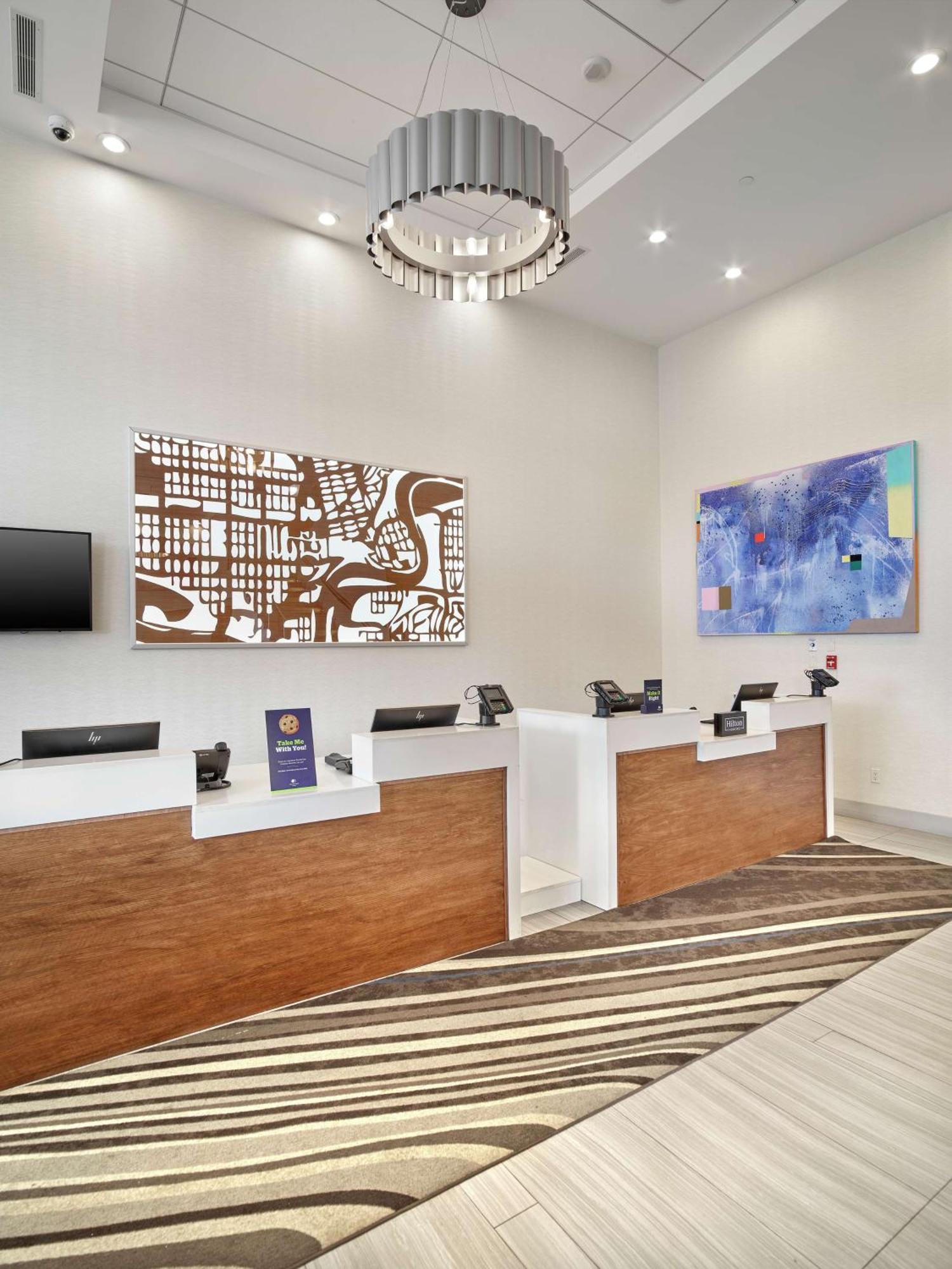 Hotel Doubletree By Hilton Downtown 4*
