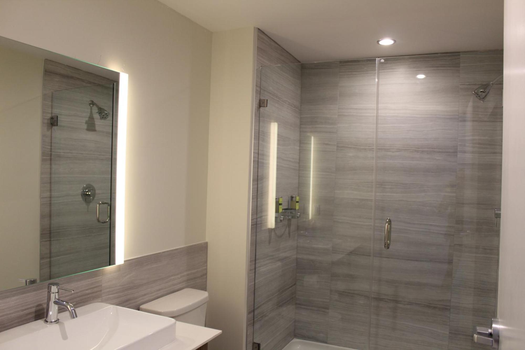 Element West 3*