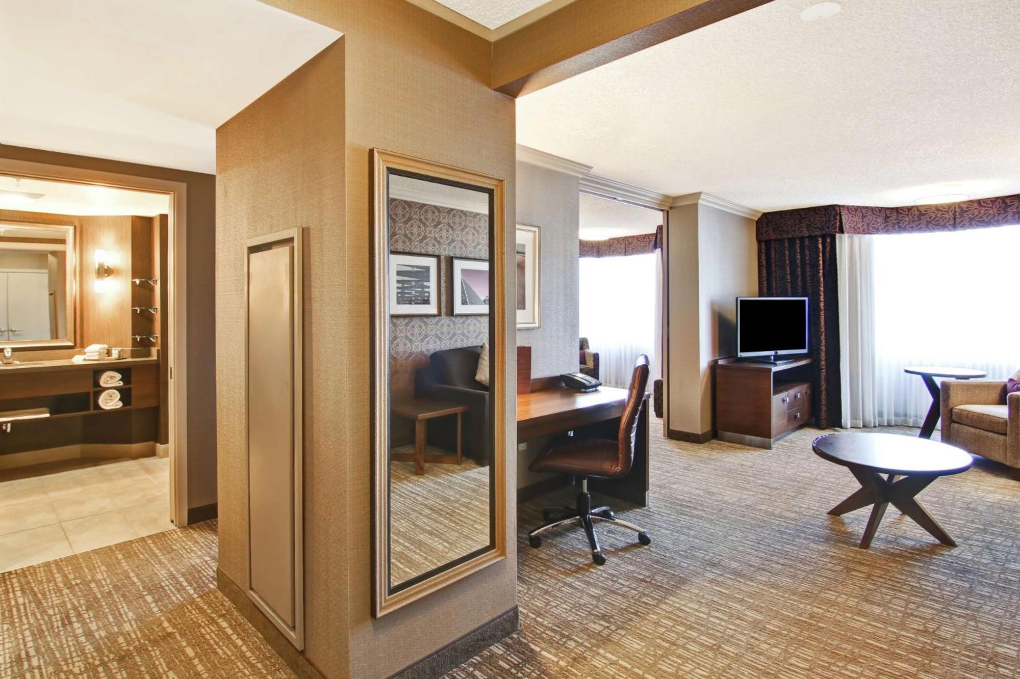 Doubletree By Hilton West Hotel Edmonton